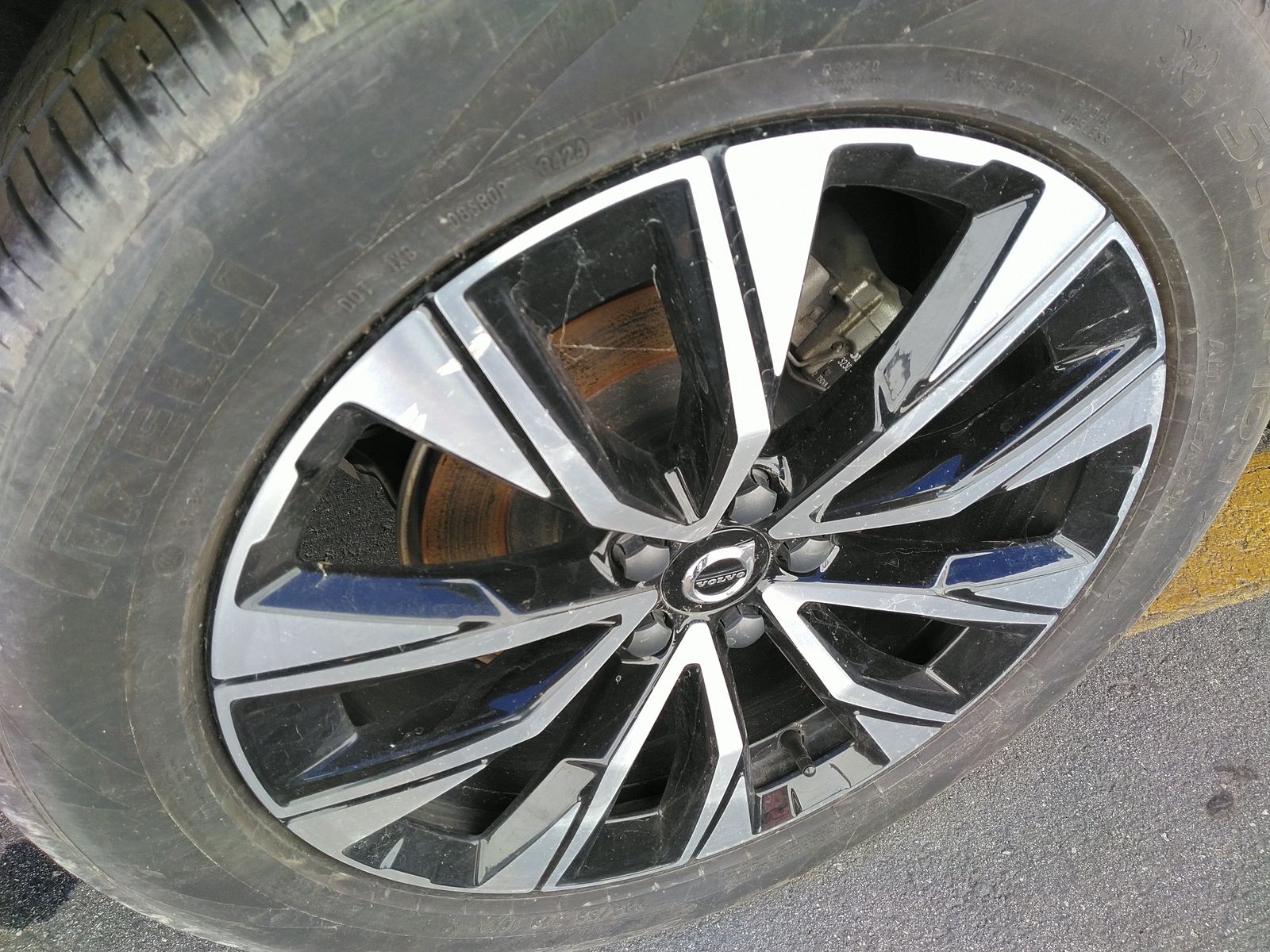 2025 Volvo XC60 B5 Plus AWD