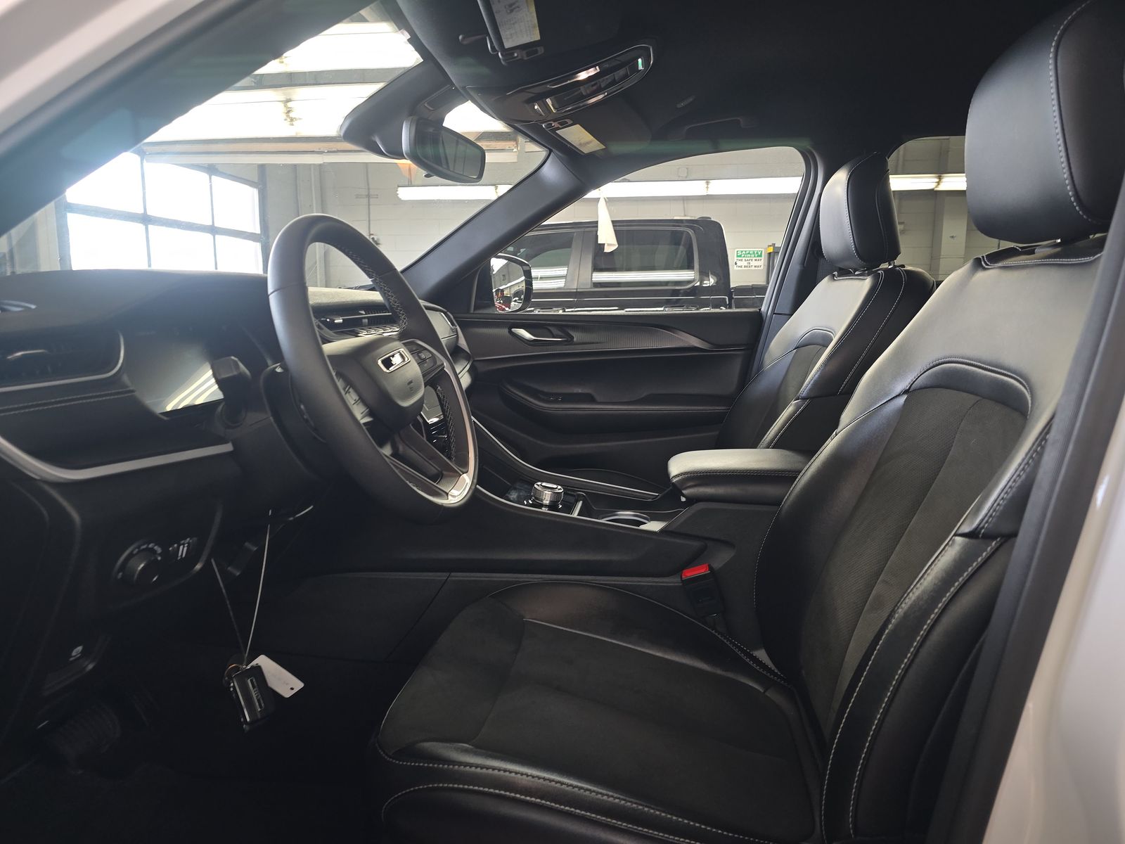 2024 Jeep Grand Cherokee Altitude AWD