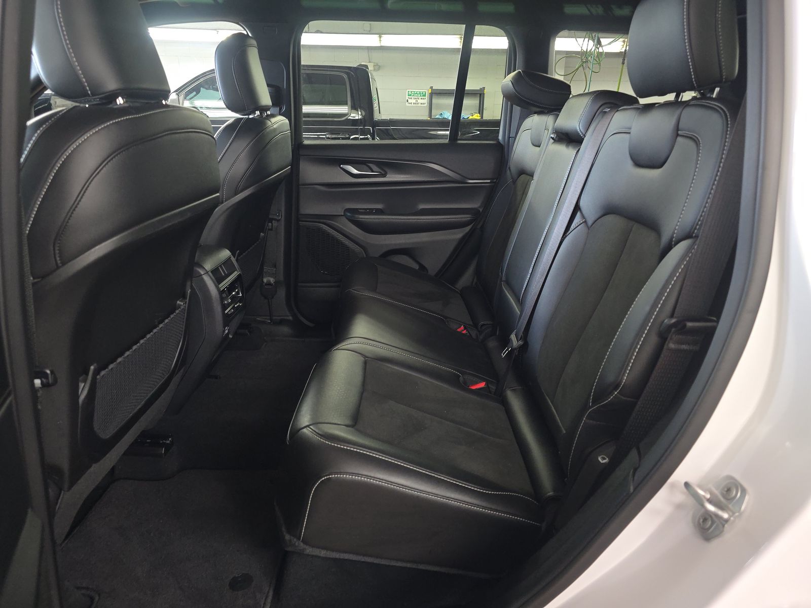 2024 Jeep Grand Cherokee Altitude AWD