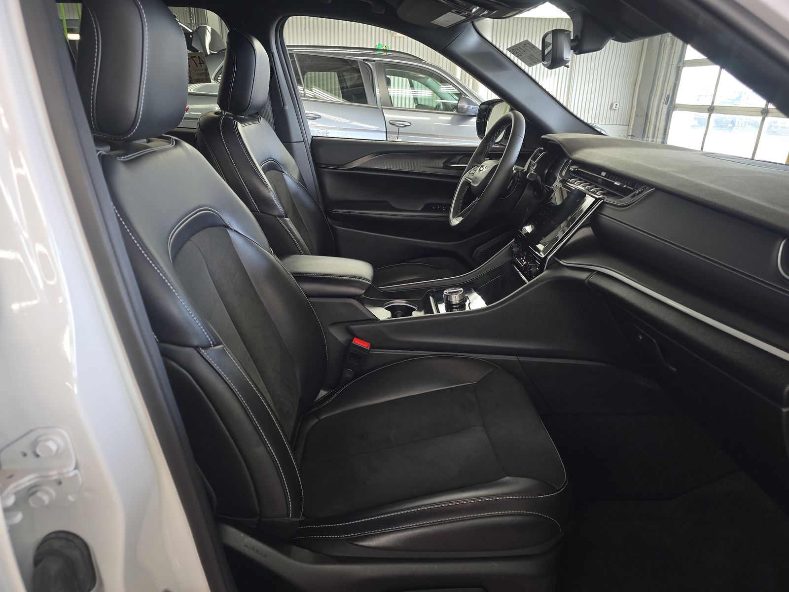 2024 Jeep Grand Cherokee Altitude AWD