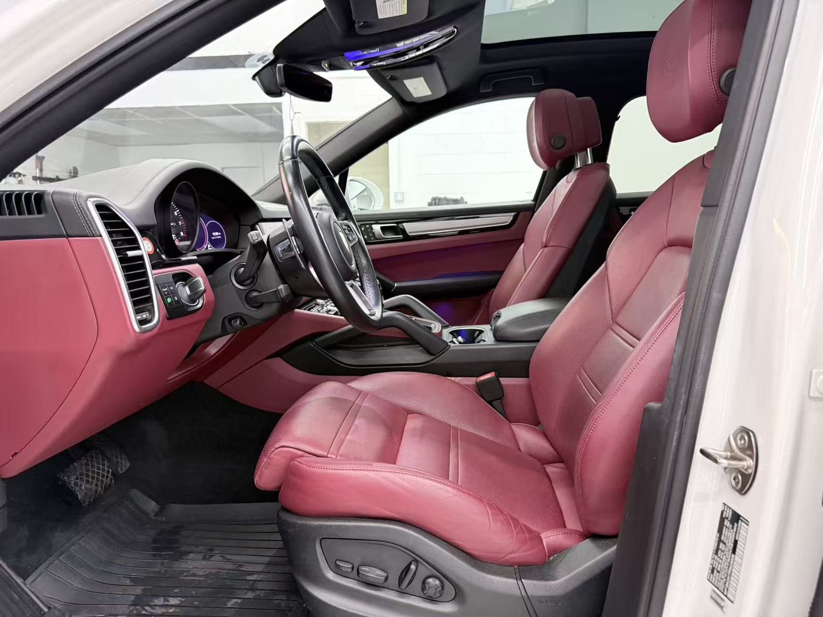 2023 Porsche Cayenne Platinum Edition AWD