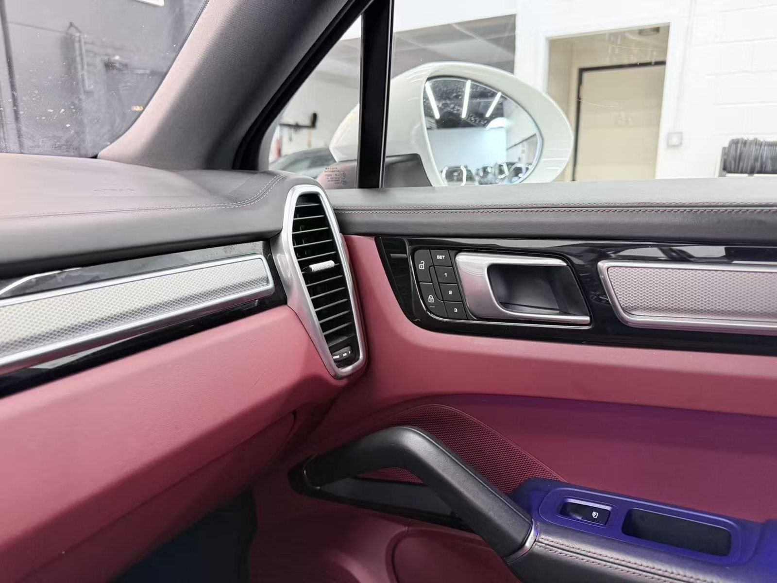 2023 Porsche Cayenne Platinum Edition AWD