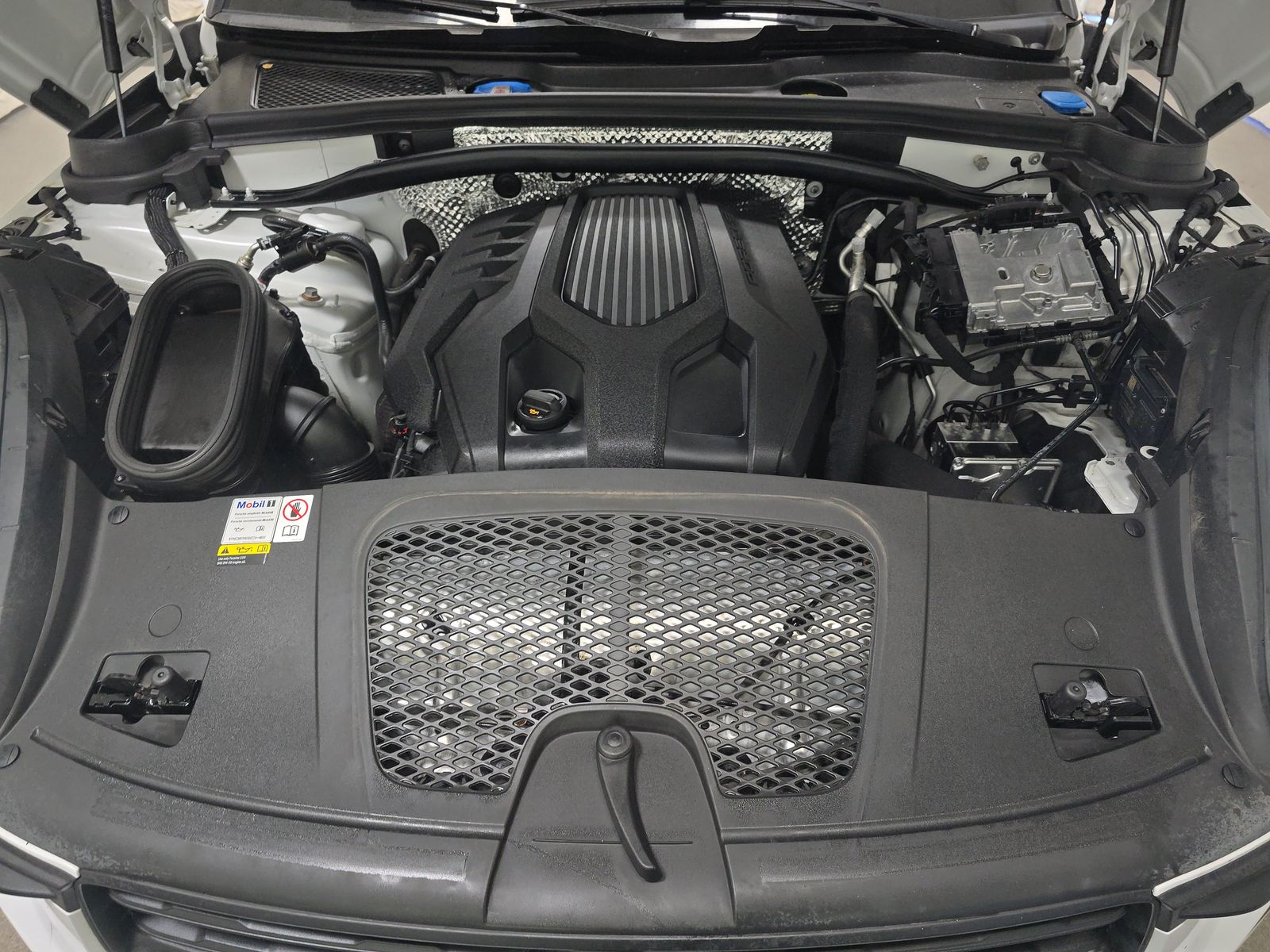 2023 Porsche Macan Base AWD