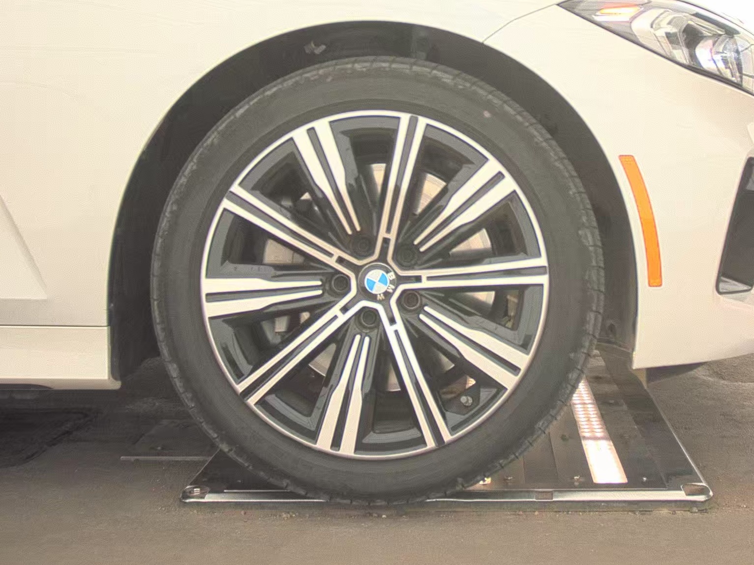 2025 BMW 3 Series 330i xDrive AWD