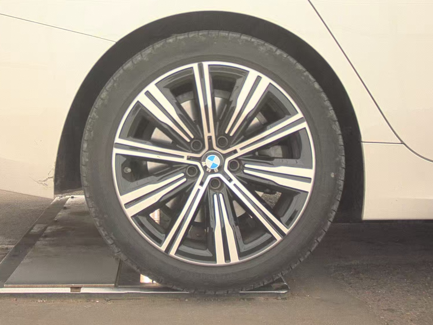 2025 BMW 3 Series 330i xDrive AWD