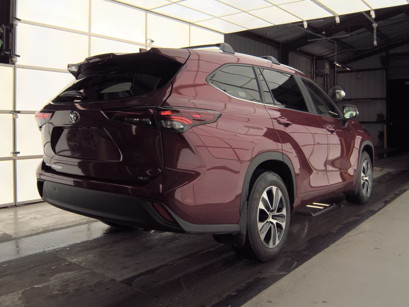 2025 Toyota Highlander XLE FWD