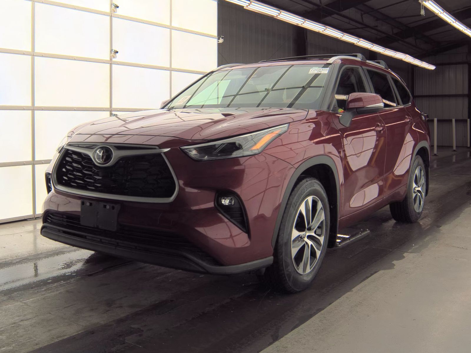 2025 Toyota Highlander XLE FWD