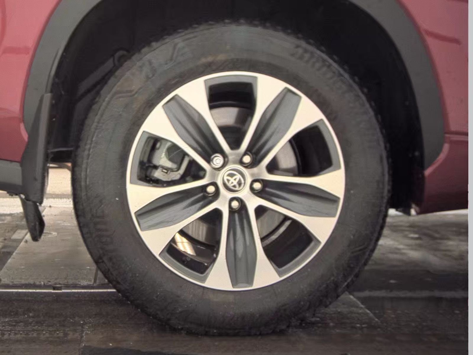 2025 Toyota Highlander XLE FWD