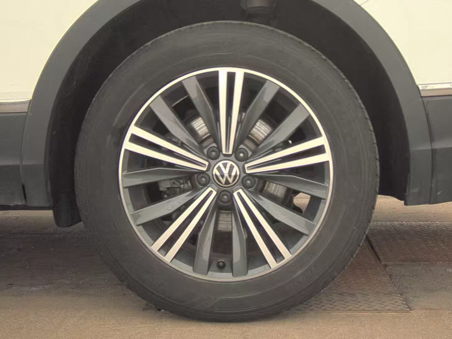 2024 Volkswagen Tiguan 2.0T Wolfsburg Edition FWD