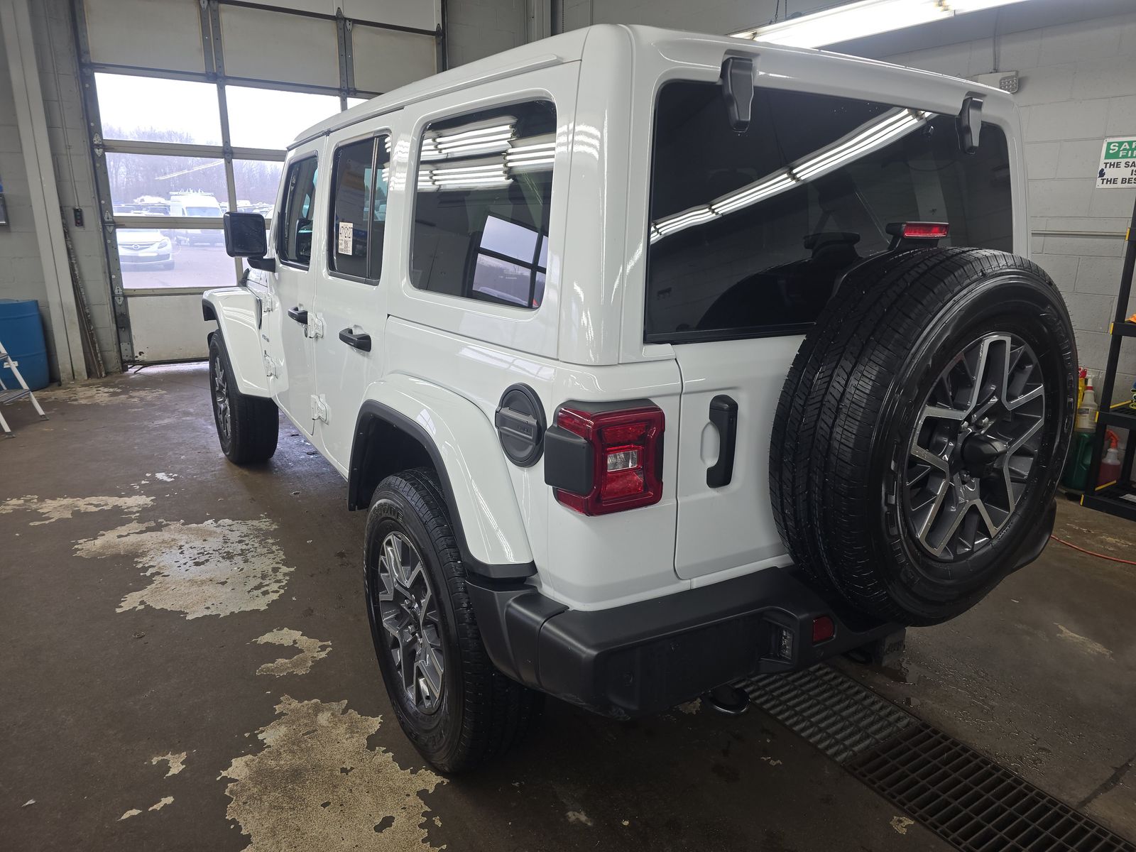 2024 Jeep Wrangler Sahara AWD