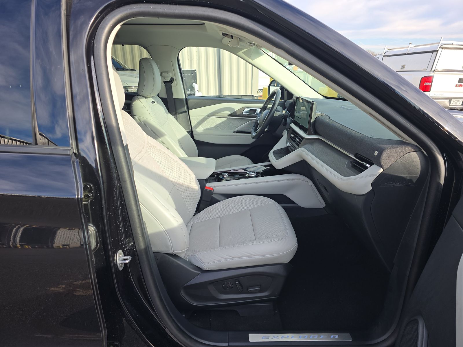 2025 Ford Explorer Platinum AWD