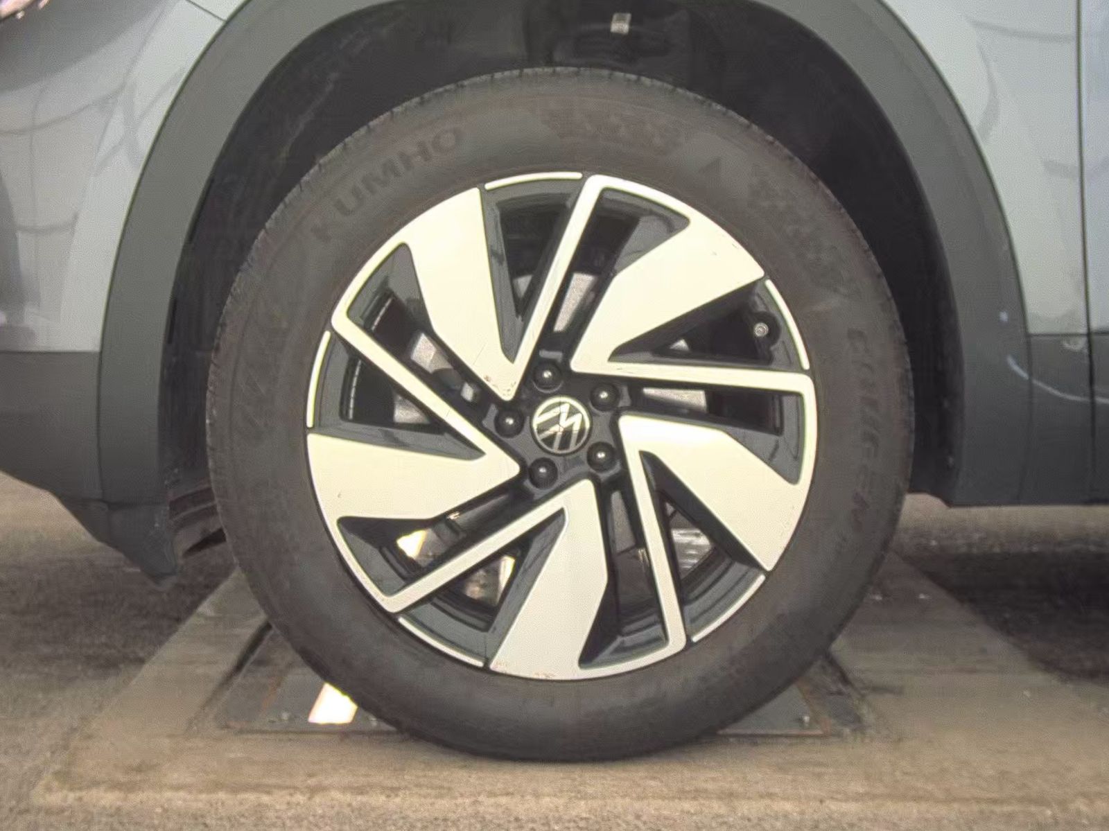 2025 Volkswagen Atlas 2.0T SE AWD