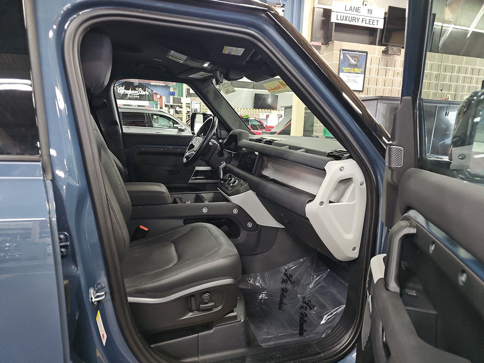 2023 Land Rover Defender 110 30th Anniversary Edition AWD