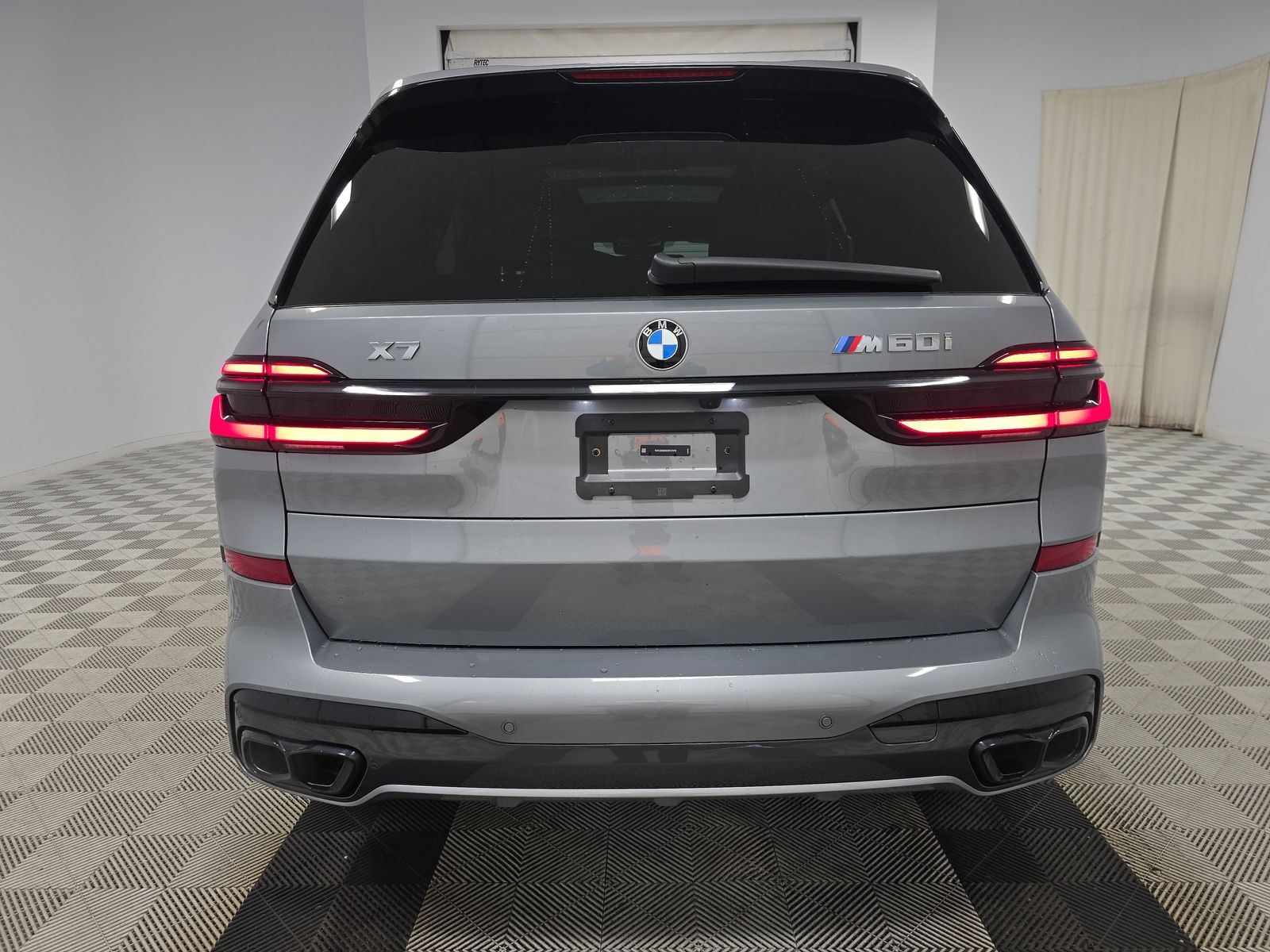2025 BMW X7 M60i AWD