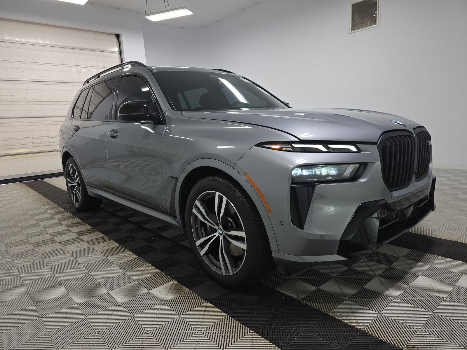 2025 BMW X7 M60i AWD