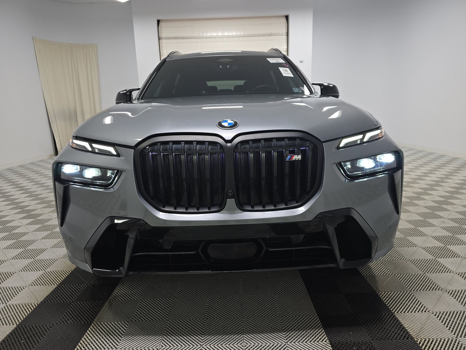 2025 BMW X7 M60i AWD