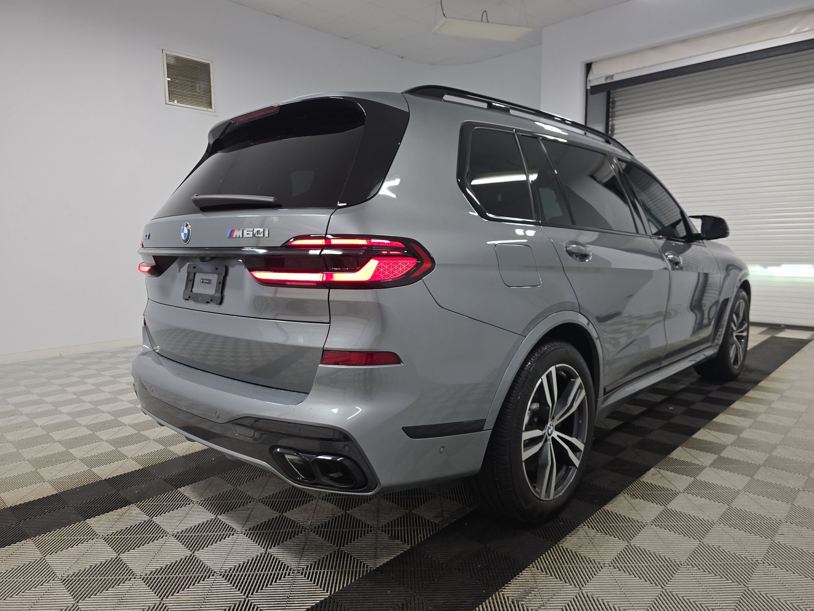 2025 BMW X7 M60i AWD