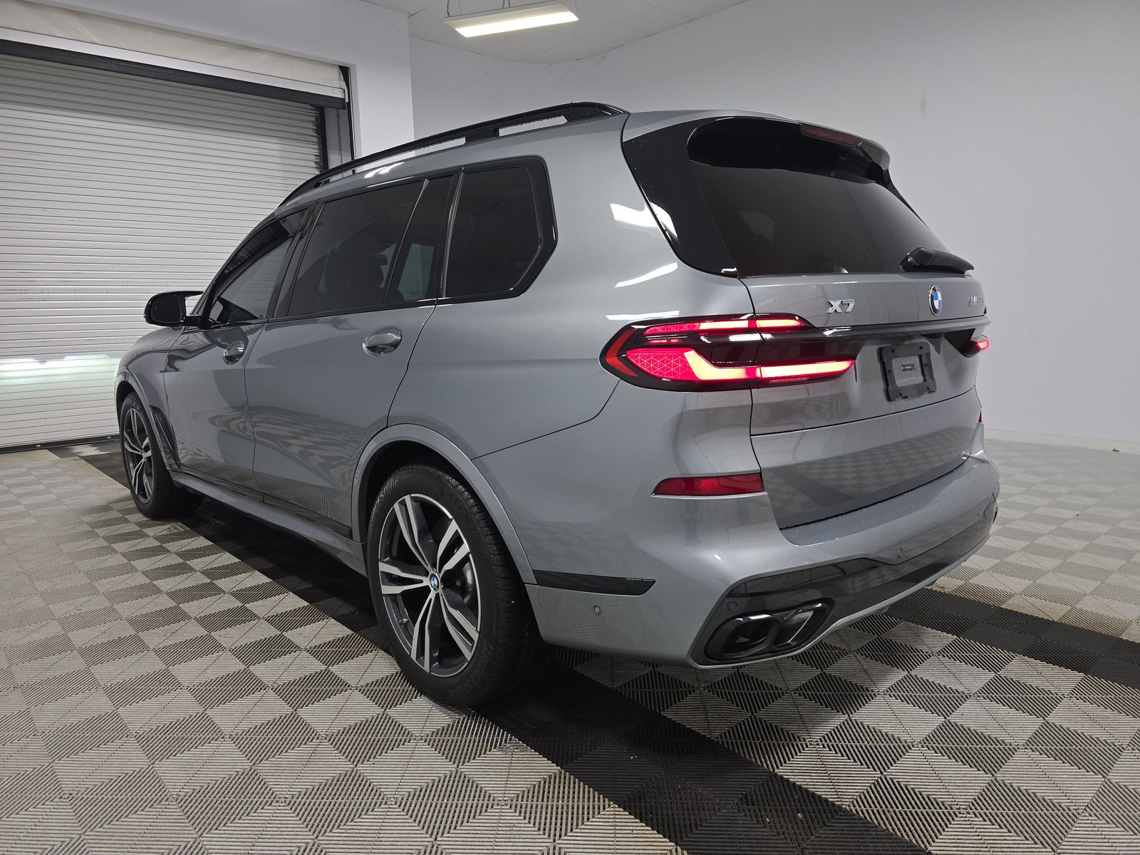 2025 BMW X7 M60i AWD