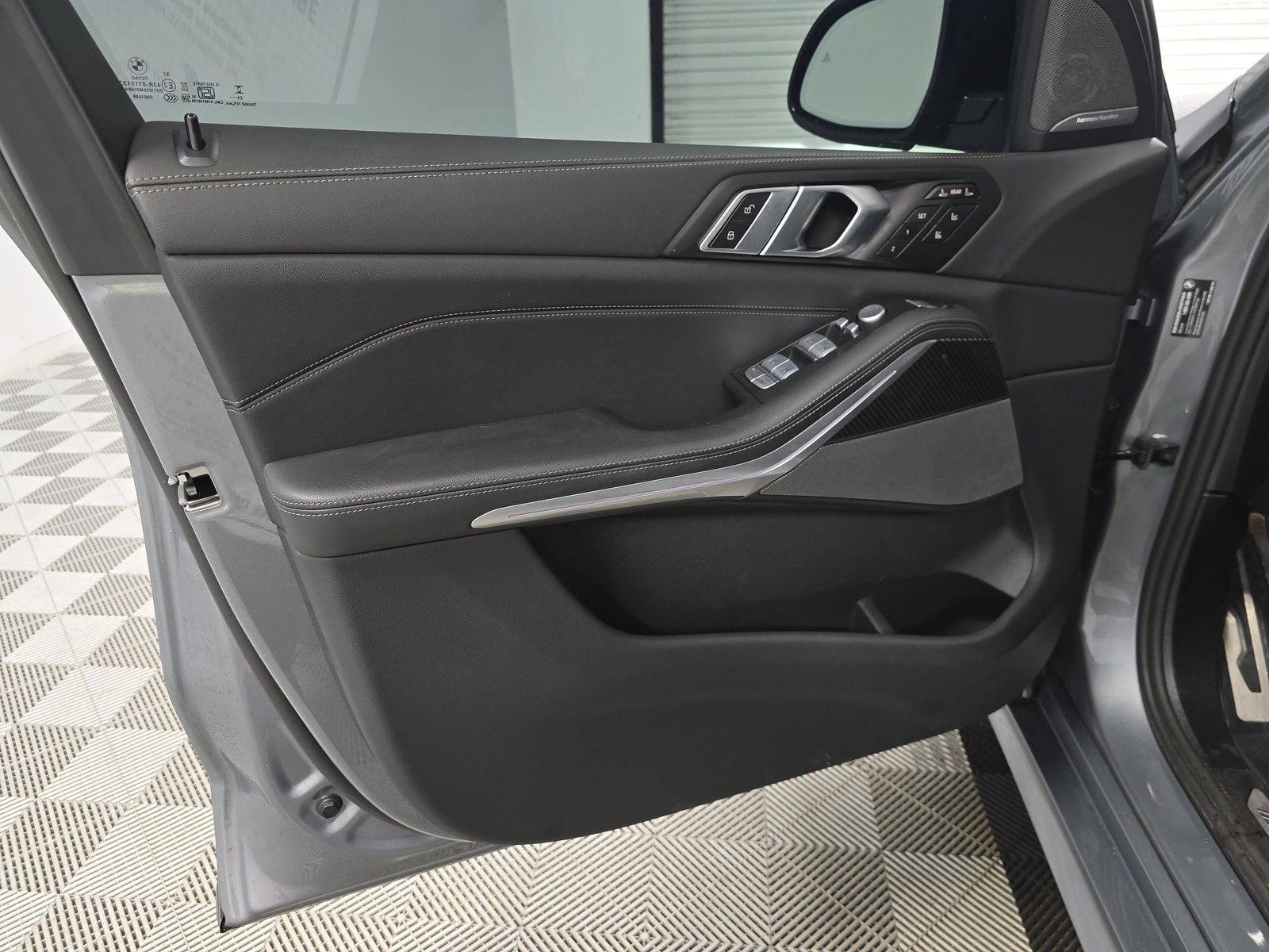 2025 BMW X7 M60i AWD