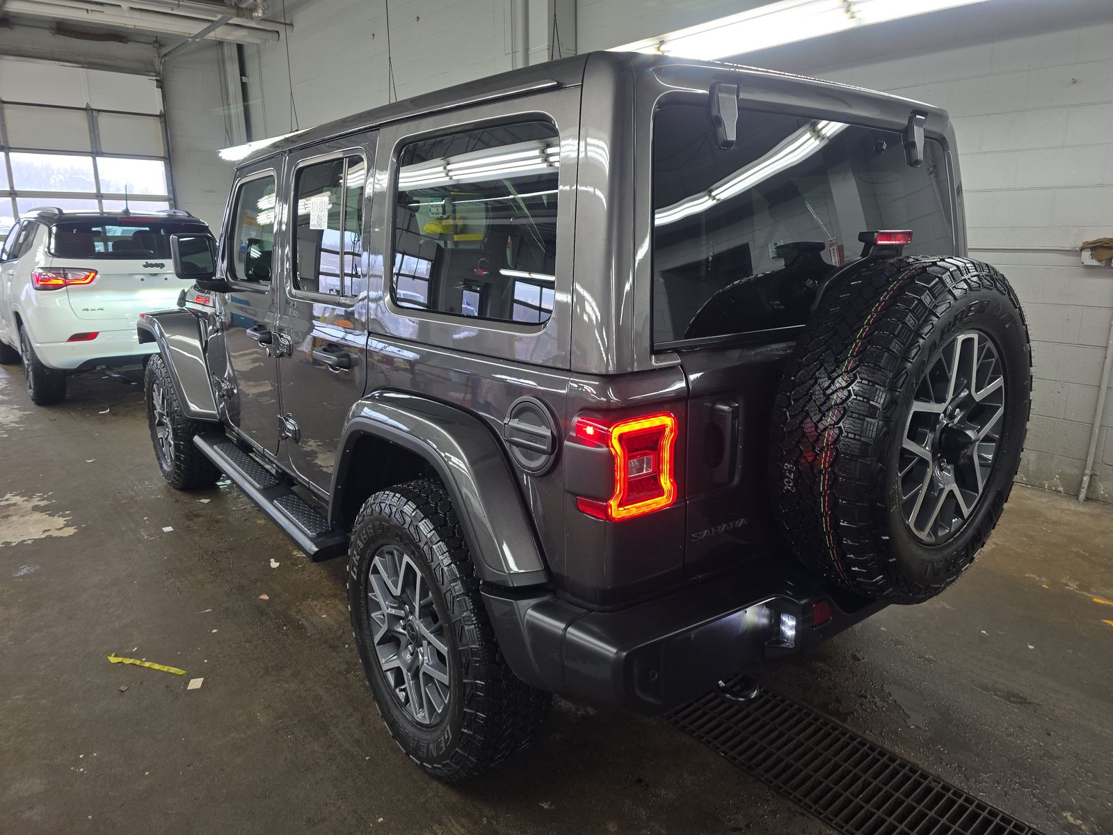 2025 Jeep Wrangler Sahara AWD