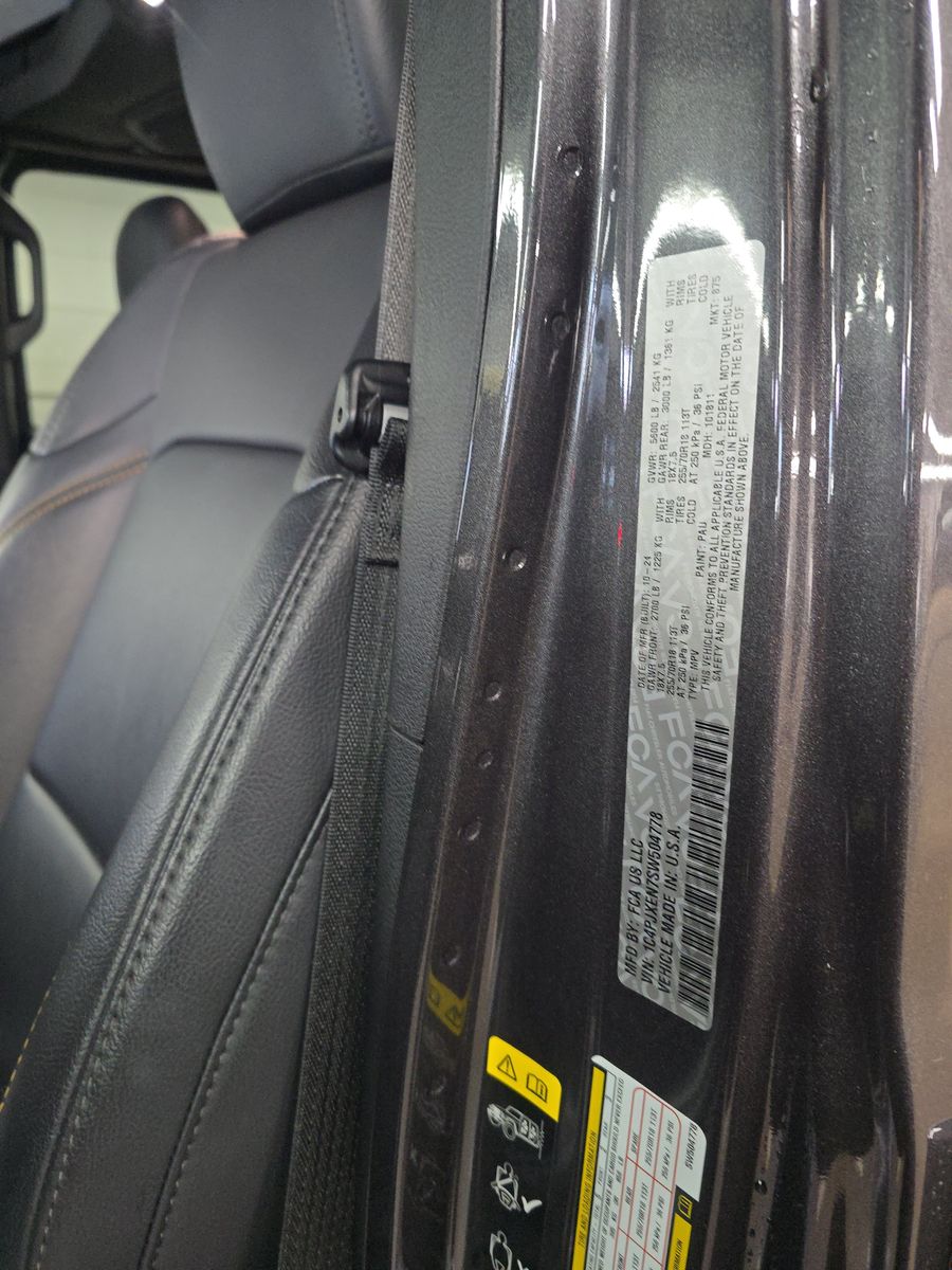 2025 Jeep Wrangler Sahara AWD