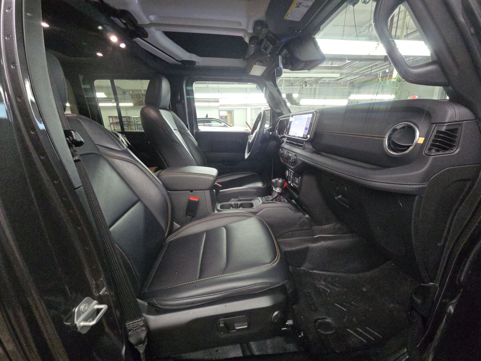 2025 Jeep Wrangler Sahara AWD