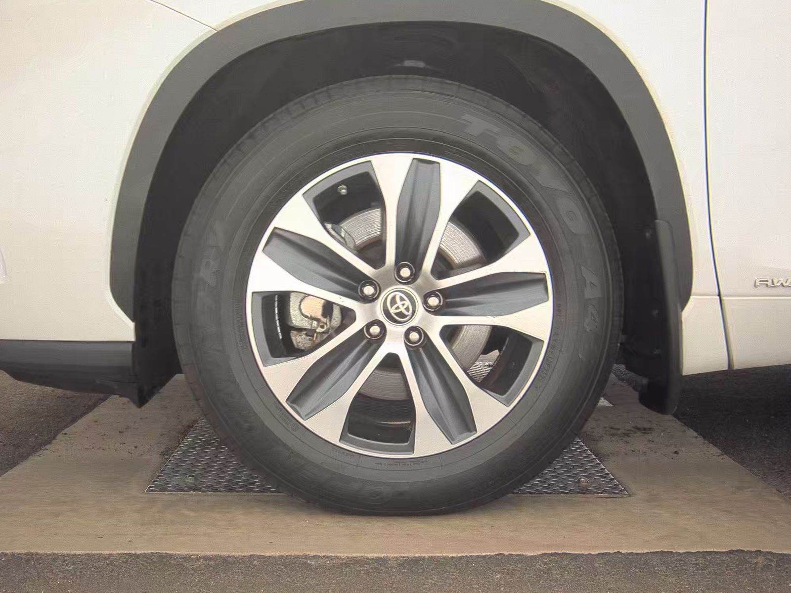 2024 Toyota Highlander Hybrid XLE AWD