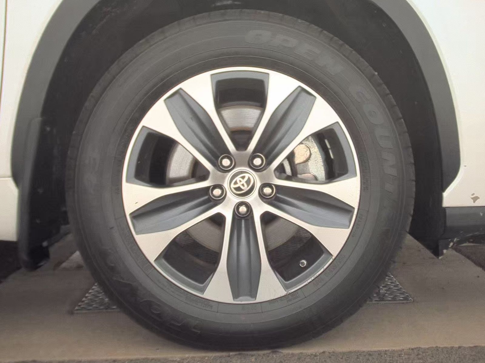 2024 Toyota Highlander Hybrid XLE AWD