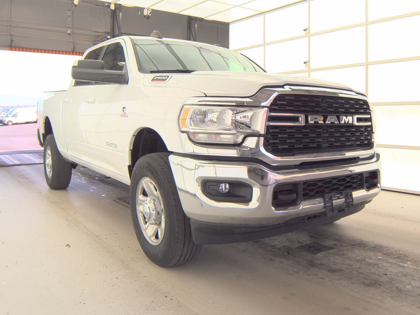 2022 DODGE RAM 2500 BIG HORN DIESEL WHITE SHORT BED SINGLE - Image 4
