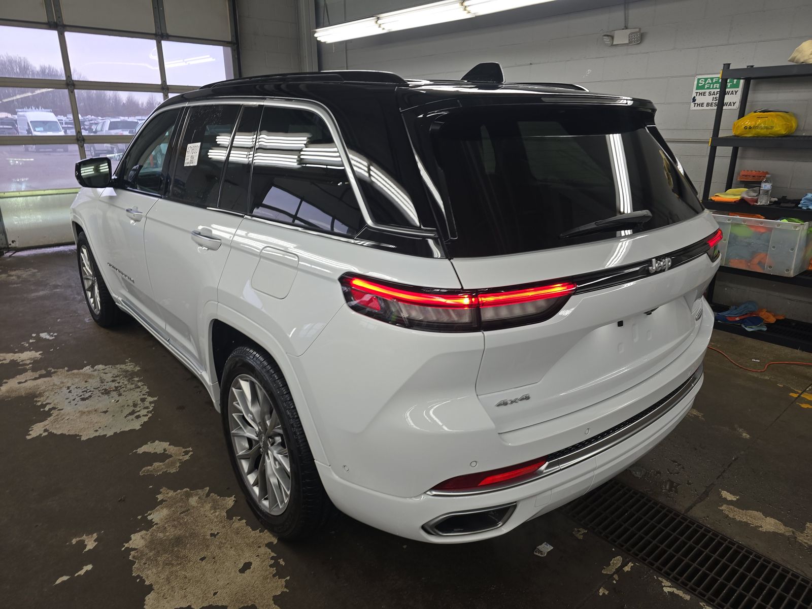 2025 Jeep Grand Cherokee Summit AWD