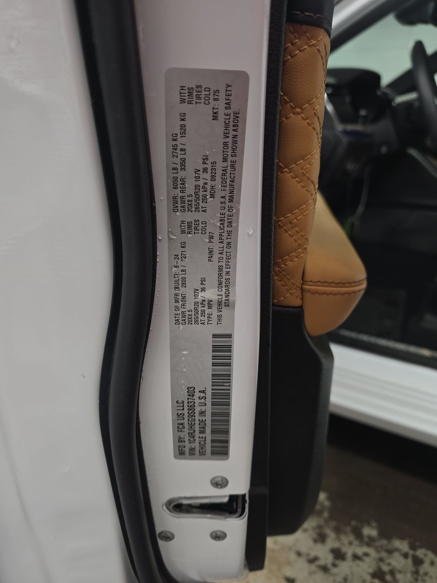 2025 Jeep Grand Cherokee Summit AWD