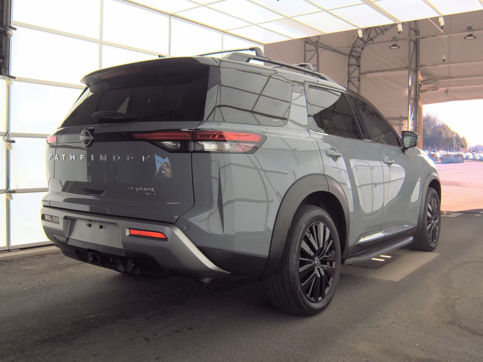 2023 Nissan Pathfinder Platinum AWD