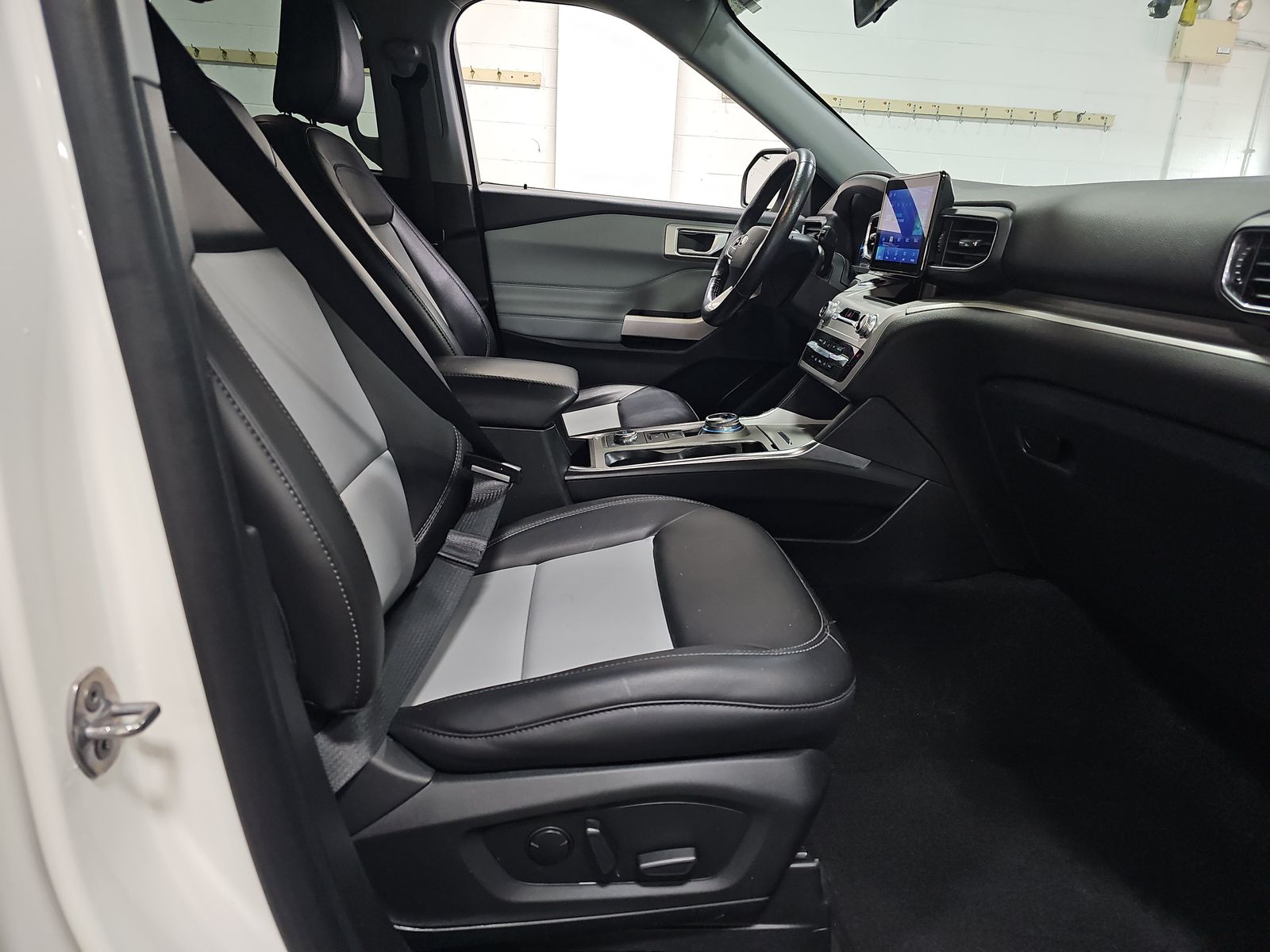 2023 Ford Explorer XLT AWD