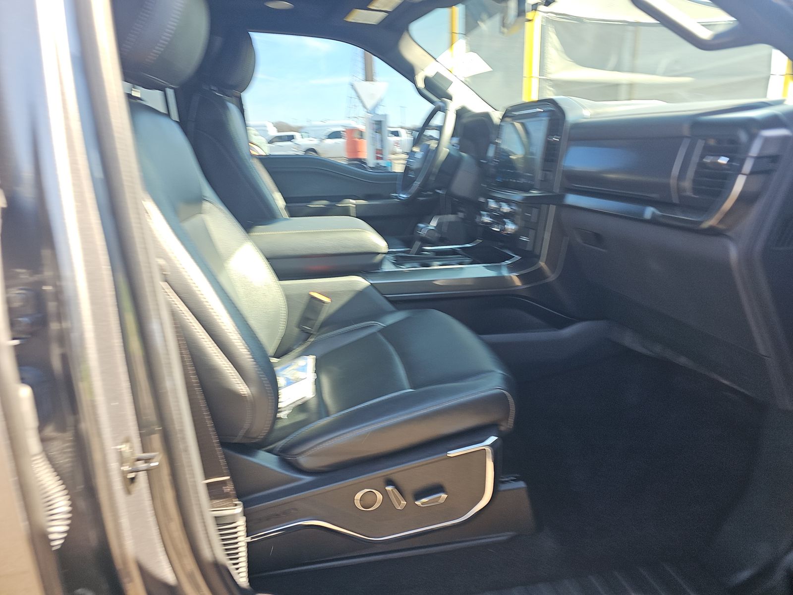 2023 Ford F-150 Lariat AWD