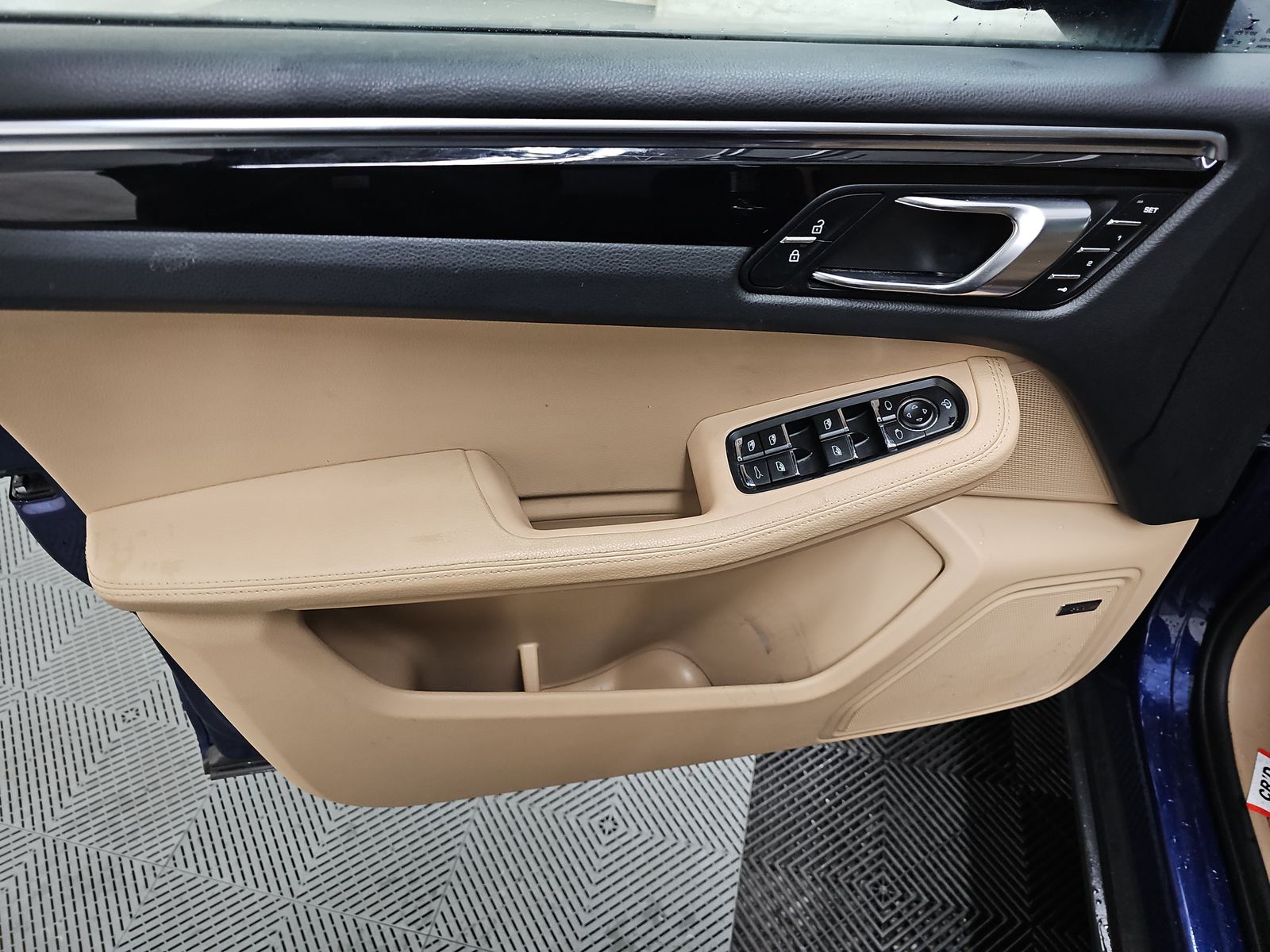 2023 Porsche Macan Base AWD