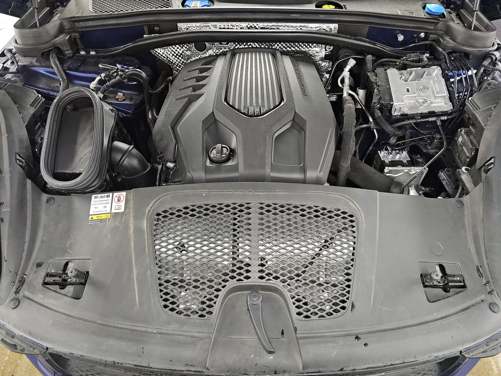 2023 Porsche Macan Base AWD