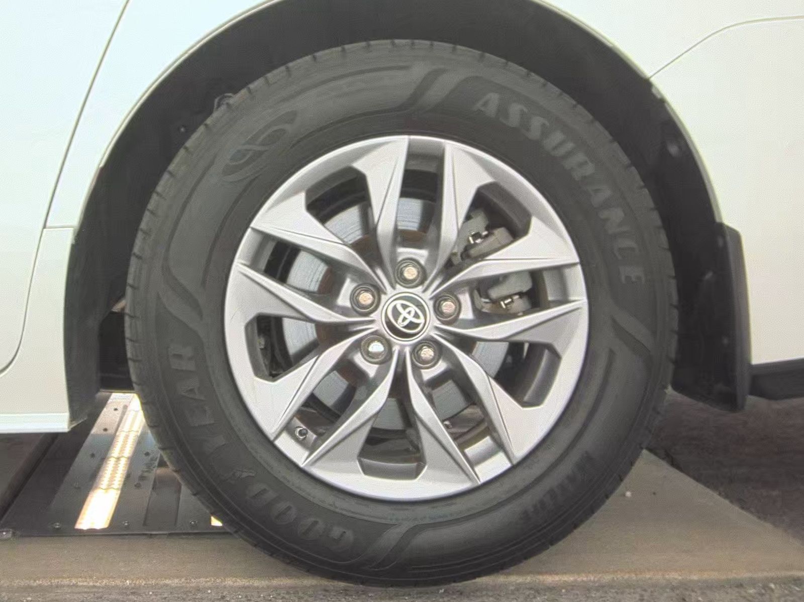 2023 Toyota Sienna XLE FWD