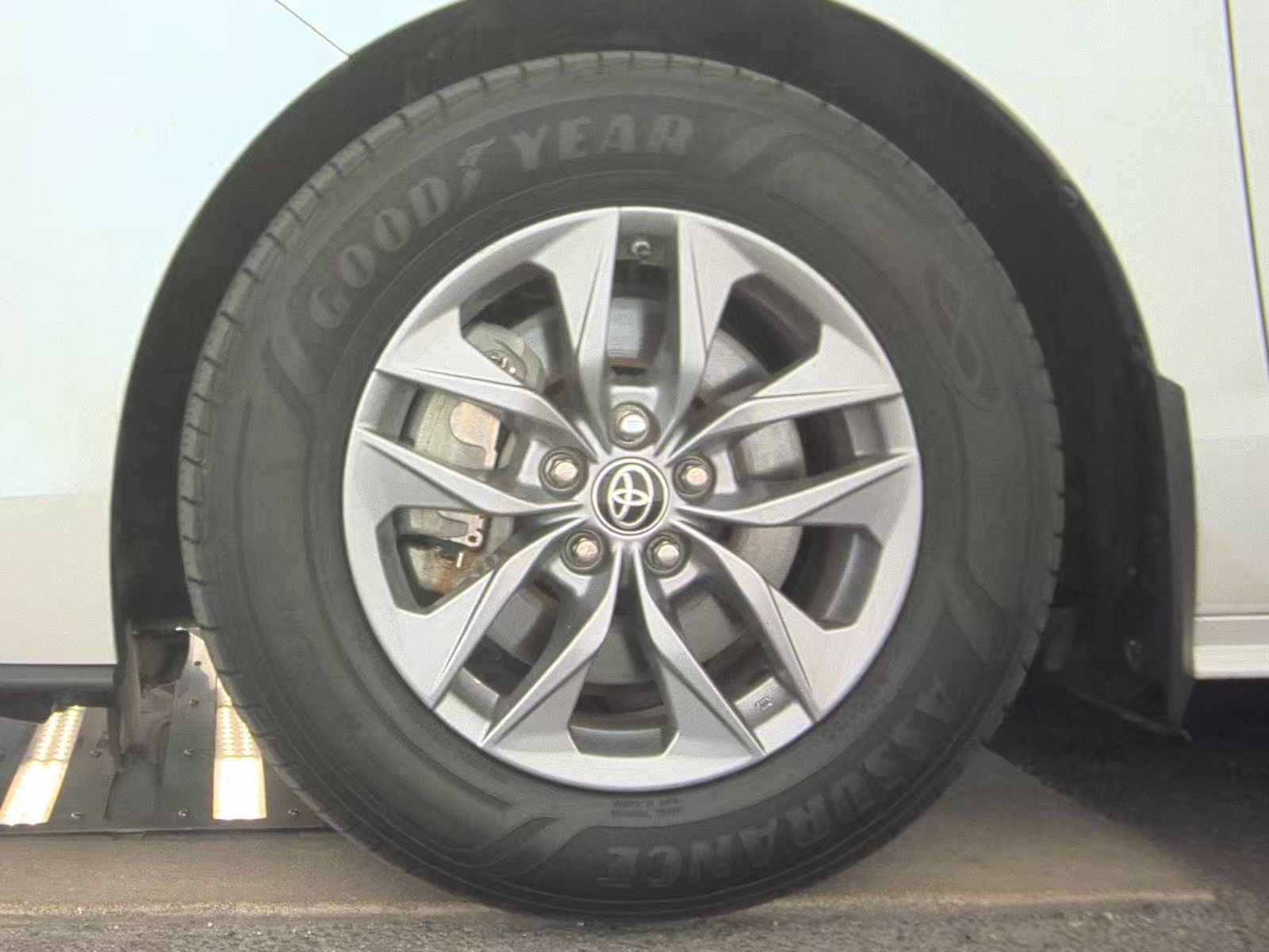 2023 Toyota Sienna XLE FWD