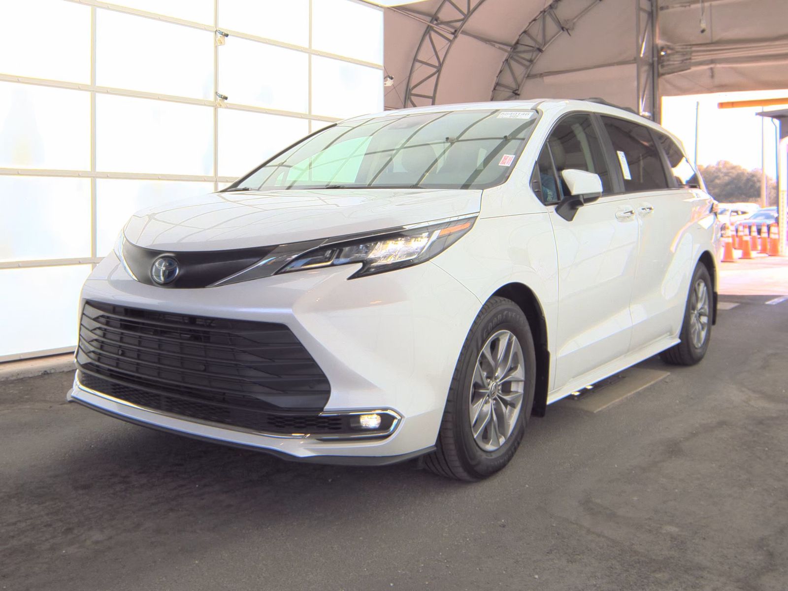 2023 Toyota Sienna XLE FWD