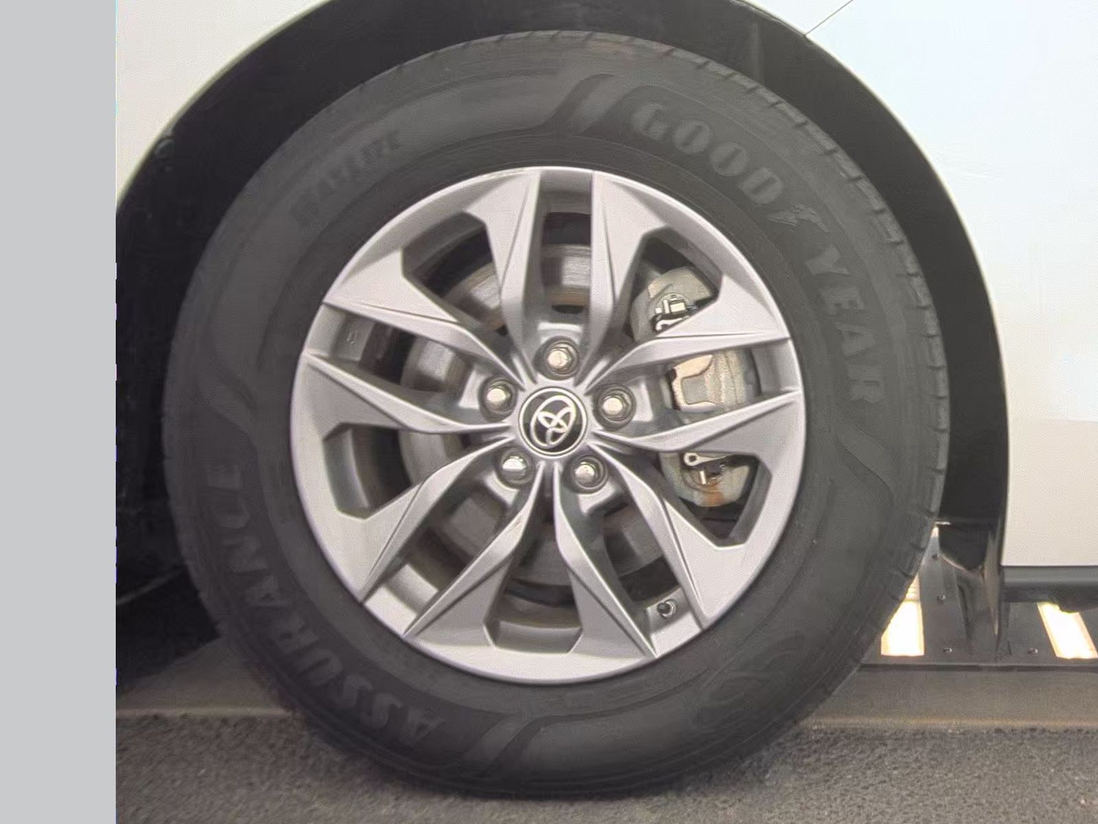 2023 Toyota Sienna XLE FWD