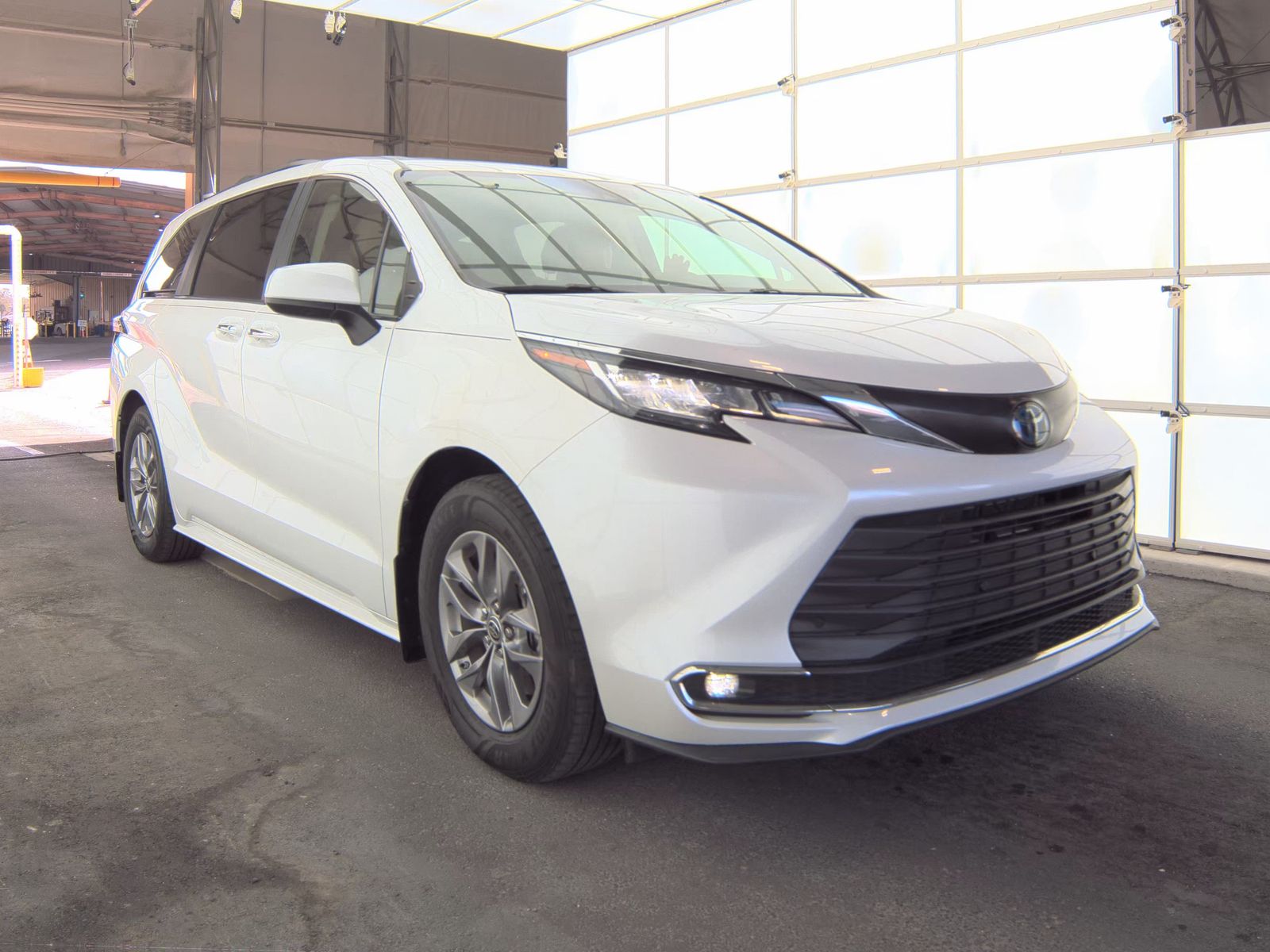 2023 Toyota Sienna XLE FWD