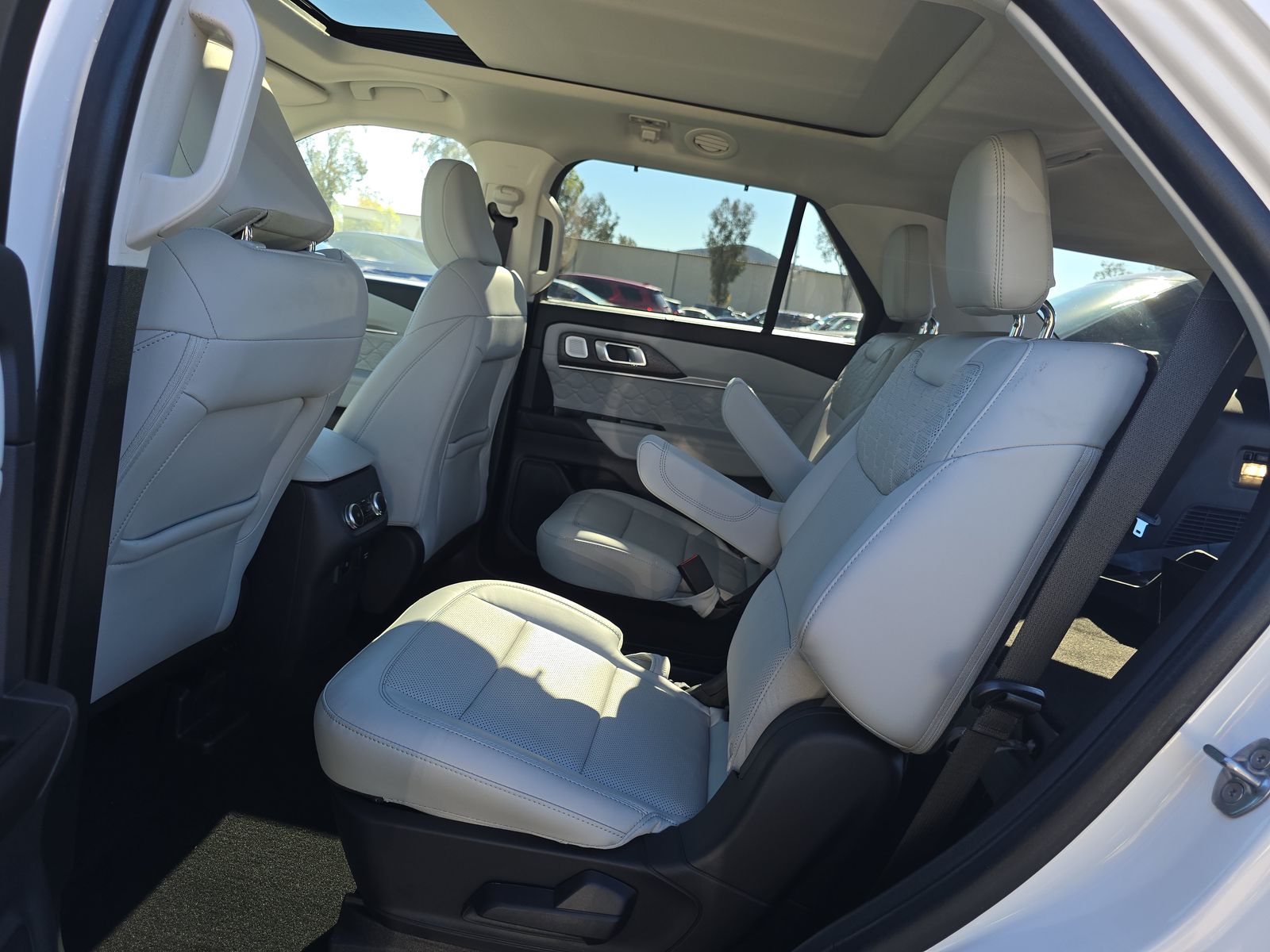 2025 Ford Explorer Platinum RWD