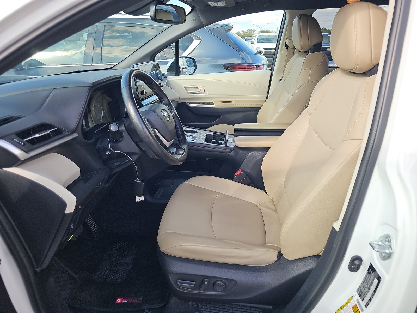 2023 Toyota Sienna XLE FWD