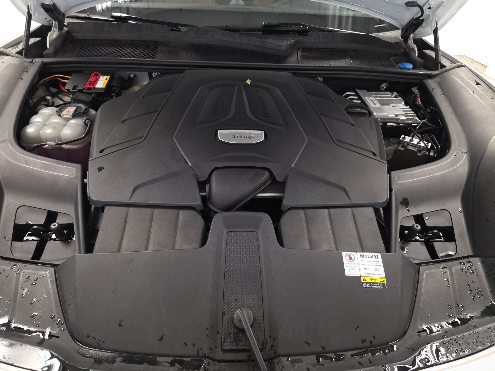 2022 Porsche Cayenne Platinum Edition AWD