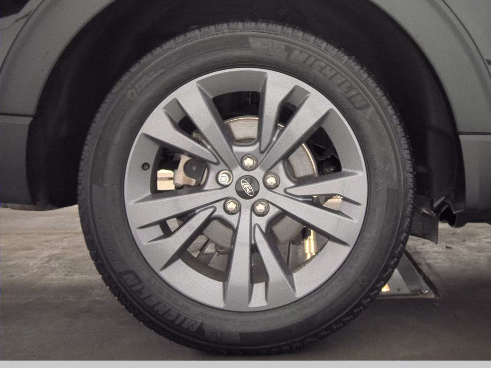 2023 Ford Explorer XLT AWD