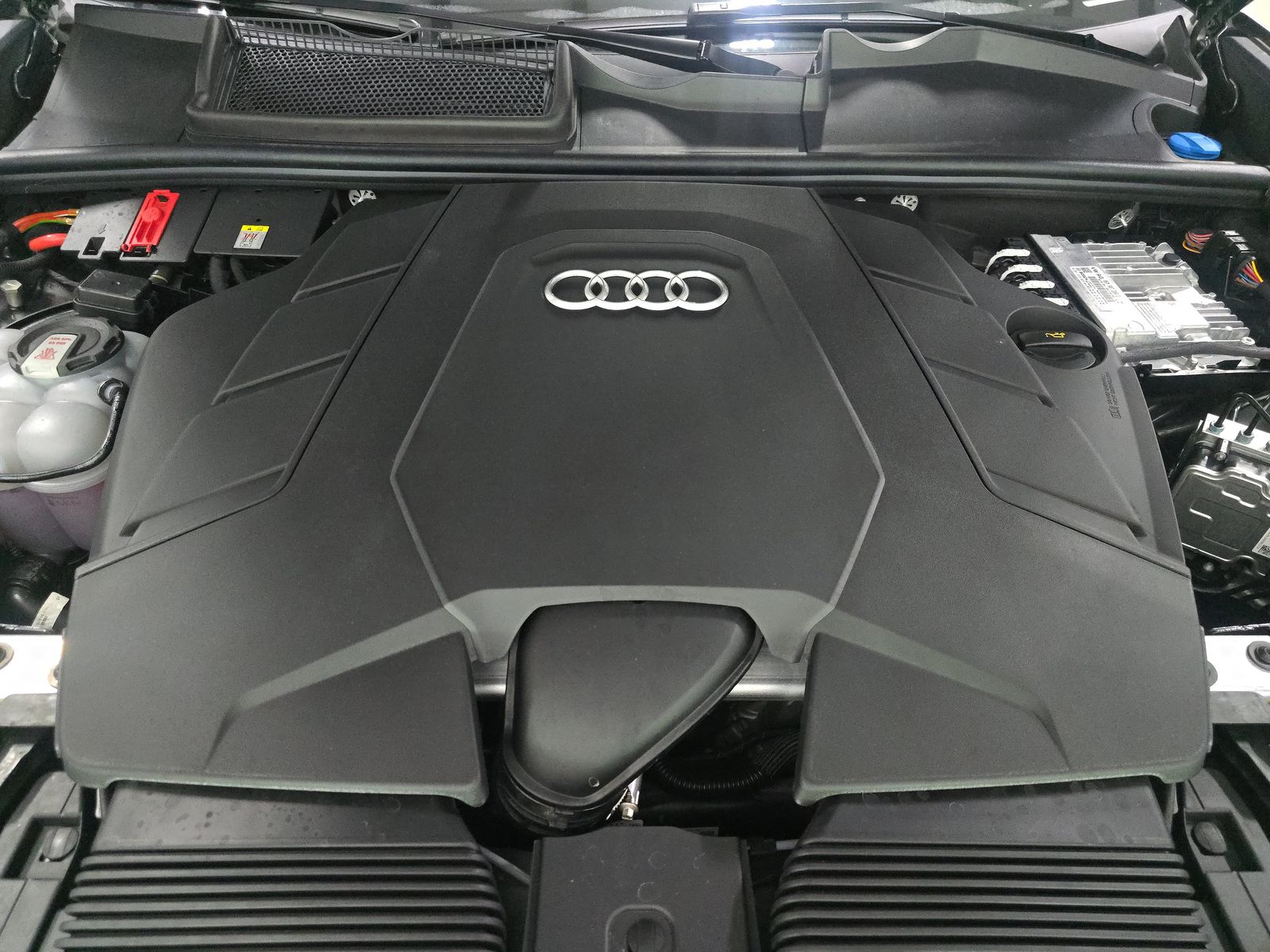 2025 Audi Q8 Premium Plus AWD