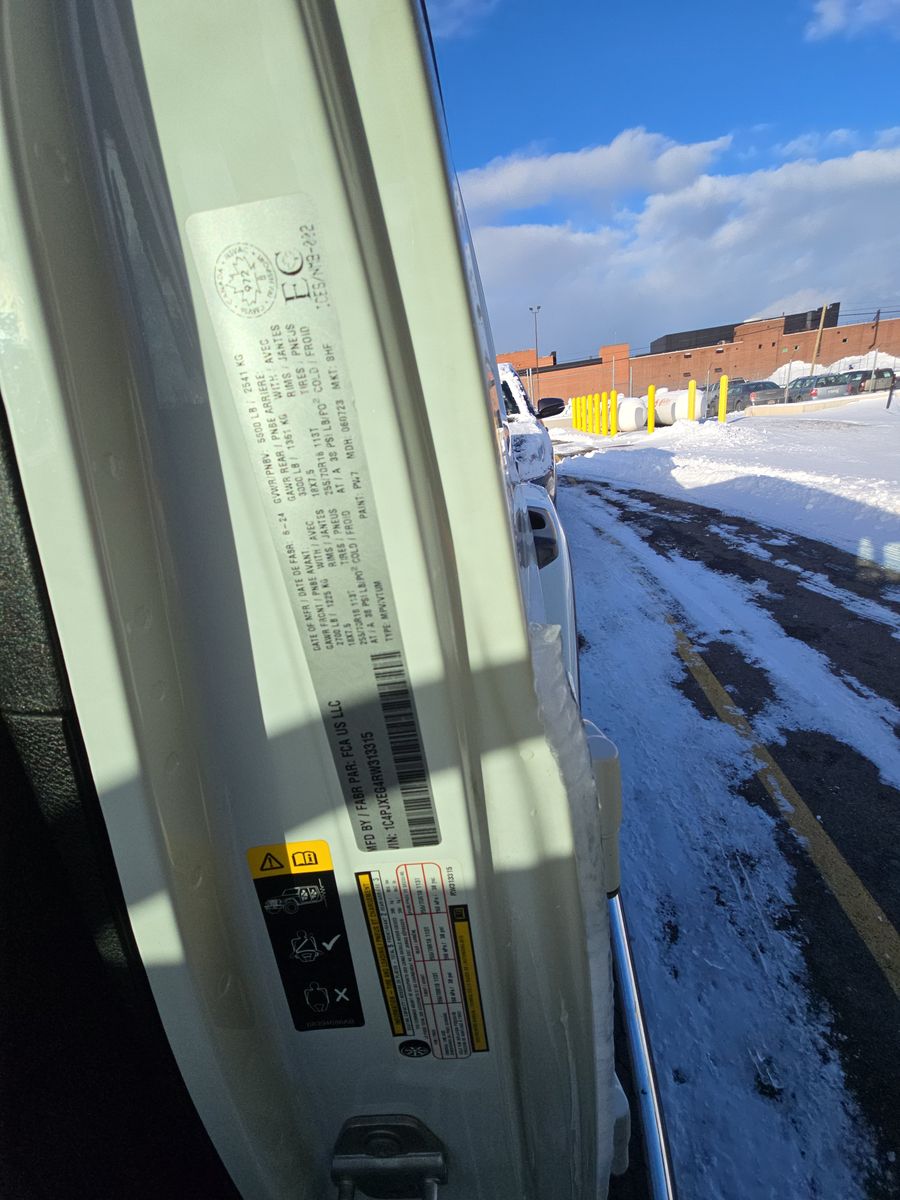 2024 Jeep Wrangler Sahara AWD