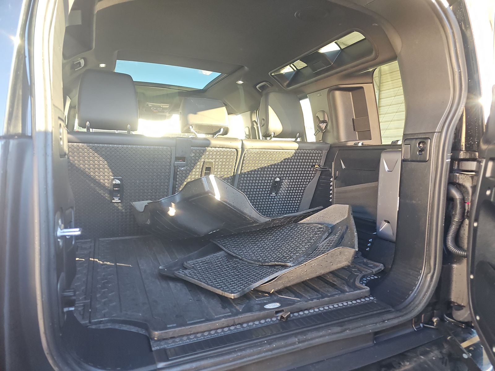 2023 Land Rover Defender 110 X-Dynamic SE AWD