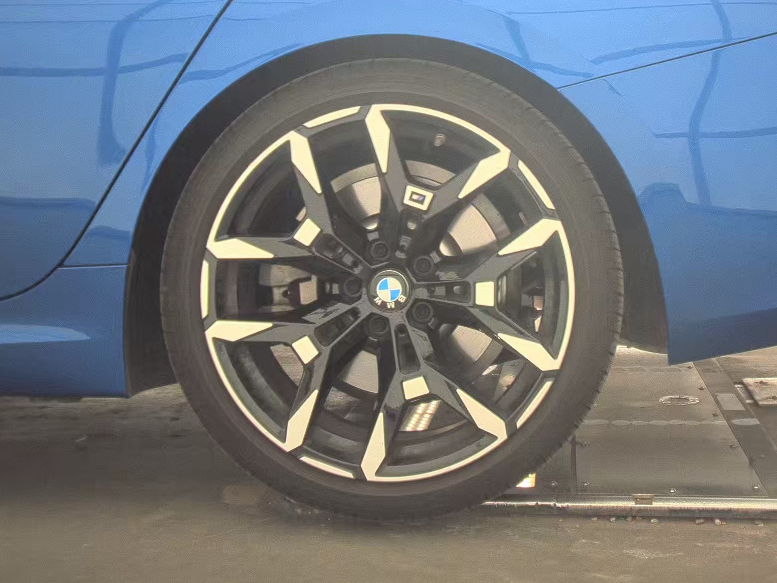 2025 BMW 3 Series 330i xDrive AWD