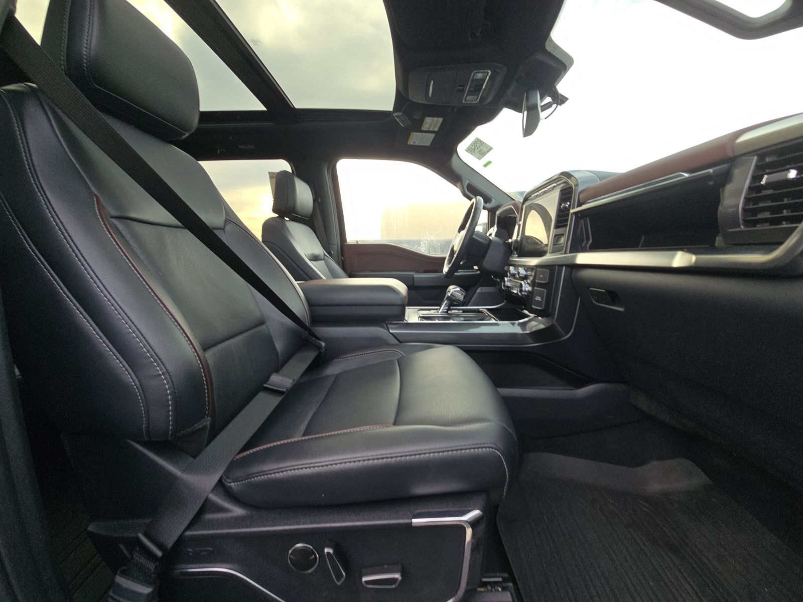 2023 Ford F-150 Lariat AWD